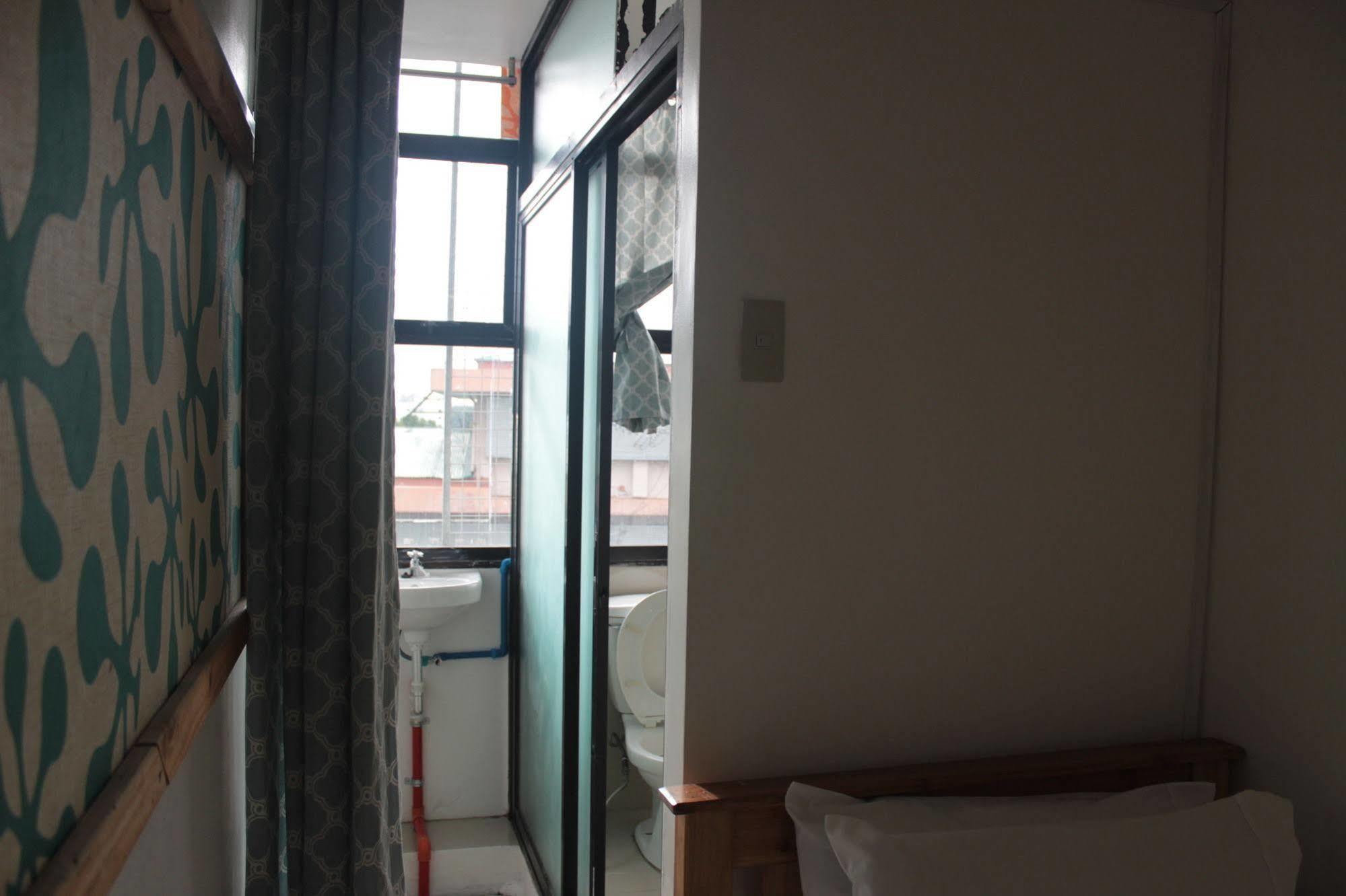 Yuj Inn - Quezon City Eksteriør billede